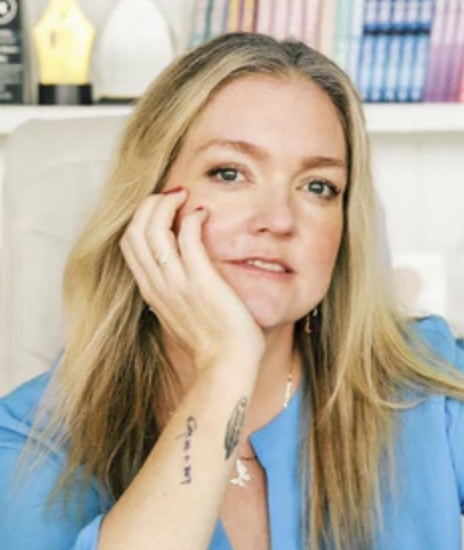 Photo of Colleen Hoover