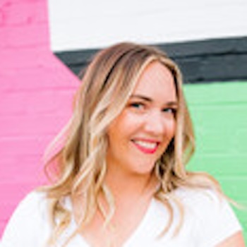 Photo of Jenna Evans Welch