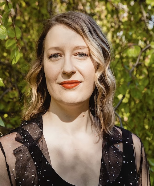 Photo of Julia Bartz