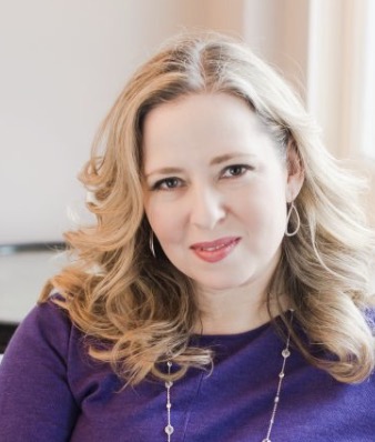 Photo of Ally Carter