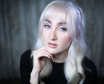 Photo of Holly Jackson