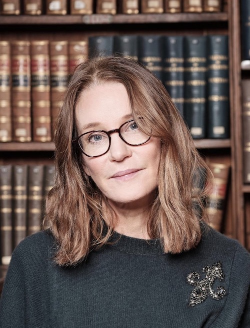 Photo of Susie Dent