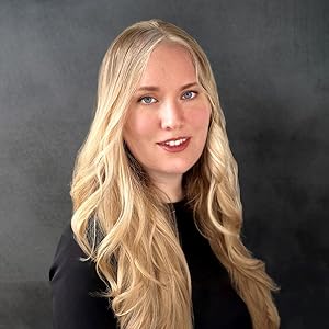 Photo of Elise Kova