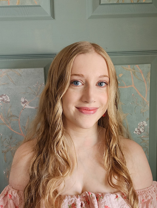 Photo of Sarah Hogle