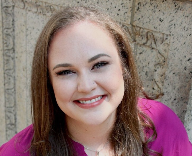 Photo of Lizzy Mason