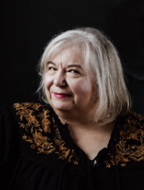 Photo of Leigh Perry