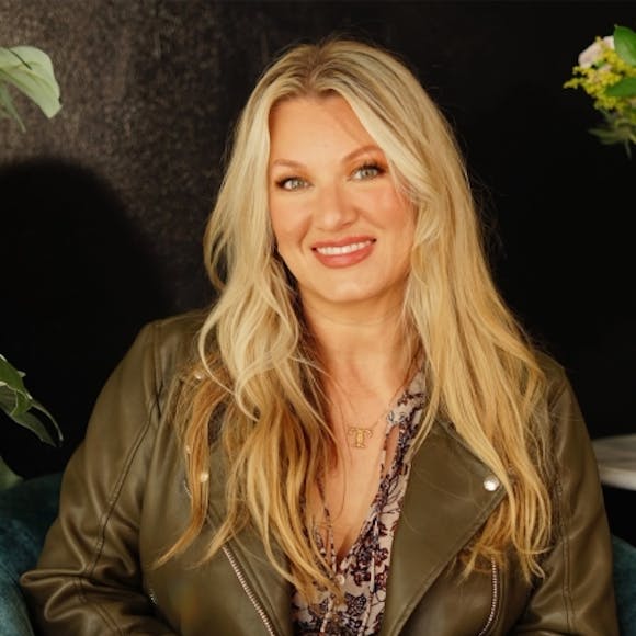 Photo of Tarah DeWitt
