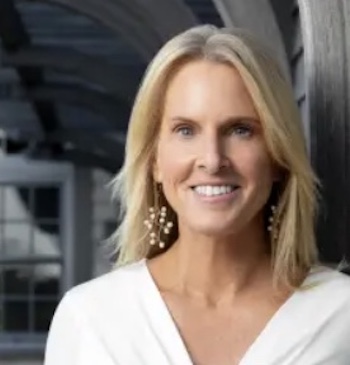 Photo of Elin Hilderbrand