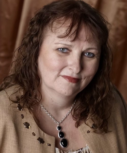 Photo of Lynn Cahoon